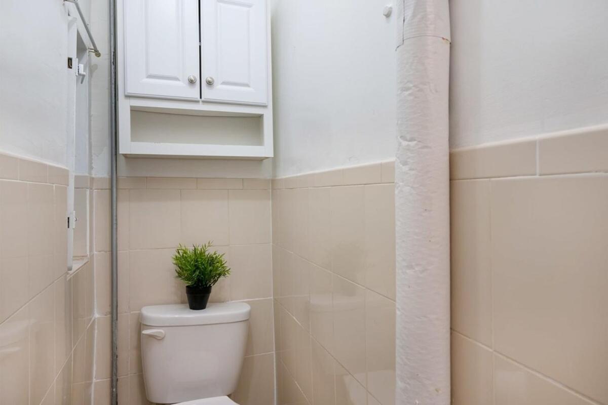 454-3e Prime Location 1br Newly Furnished Appartamento *