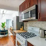 454-3E Prime Location 1Br Newly Furnished